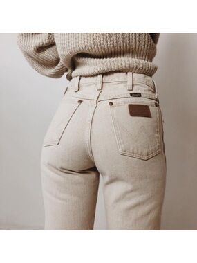Wrangler High-Rise Straight Jeans in Cream
